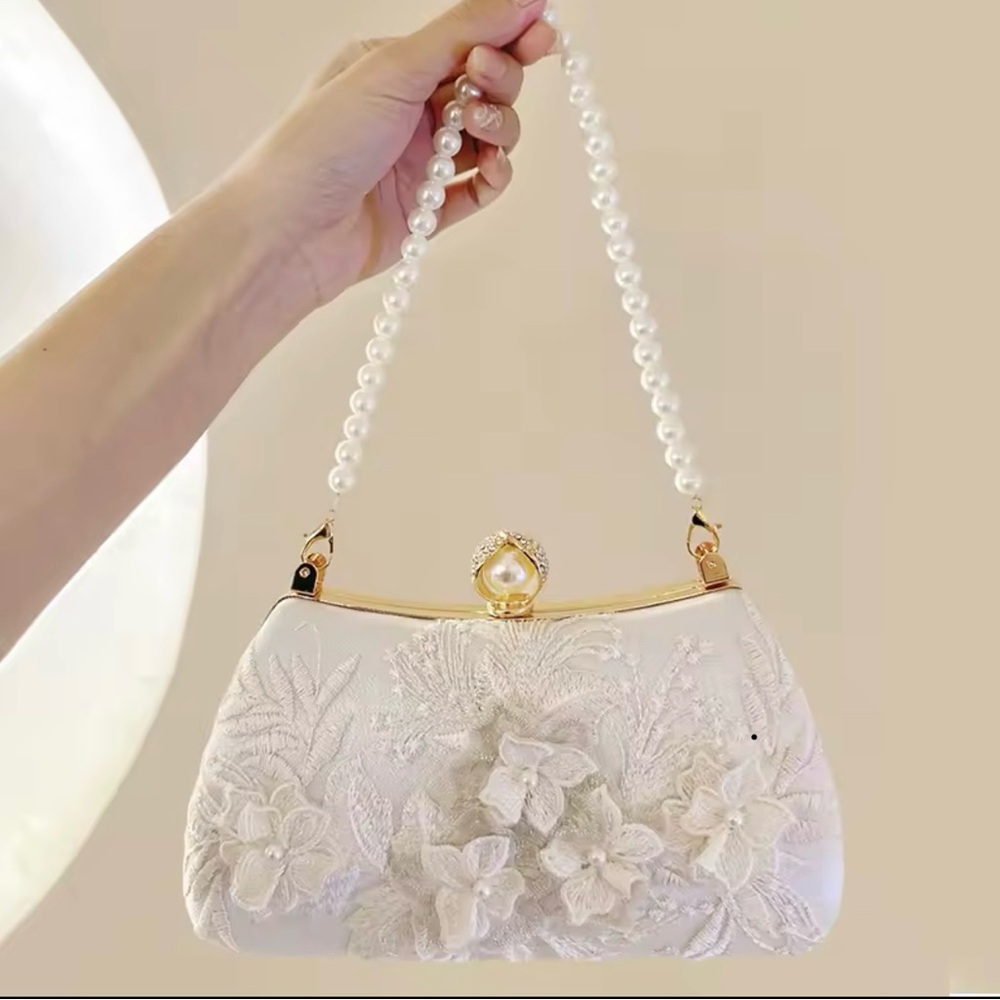 Elegant White Floral Embroidered Clutch